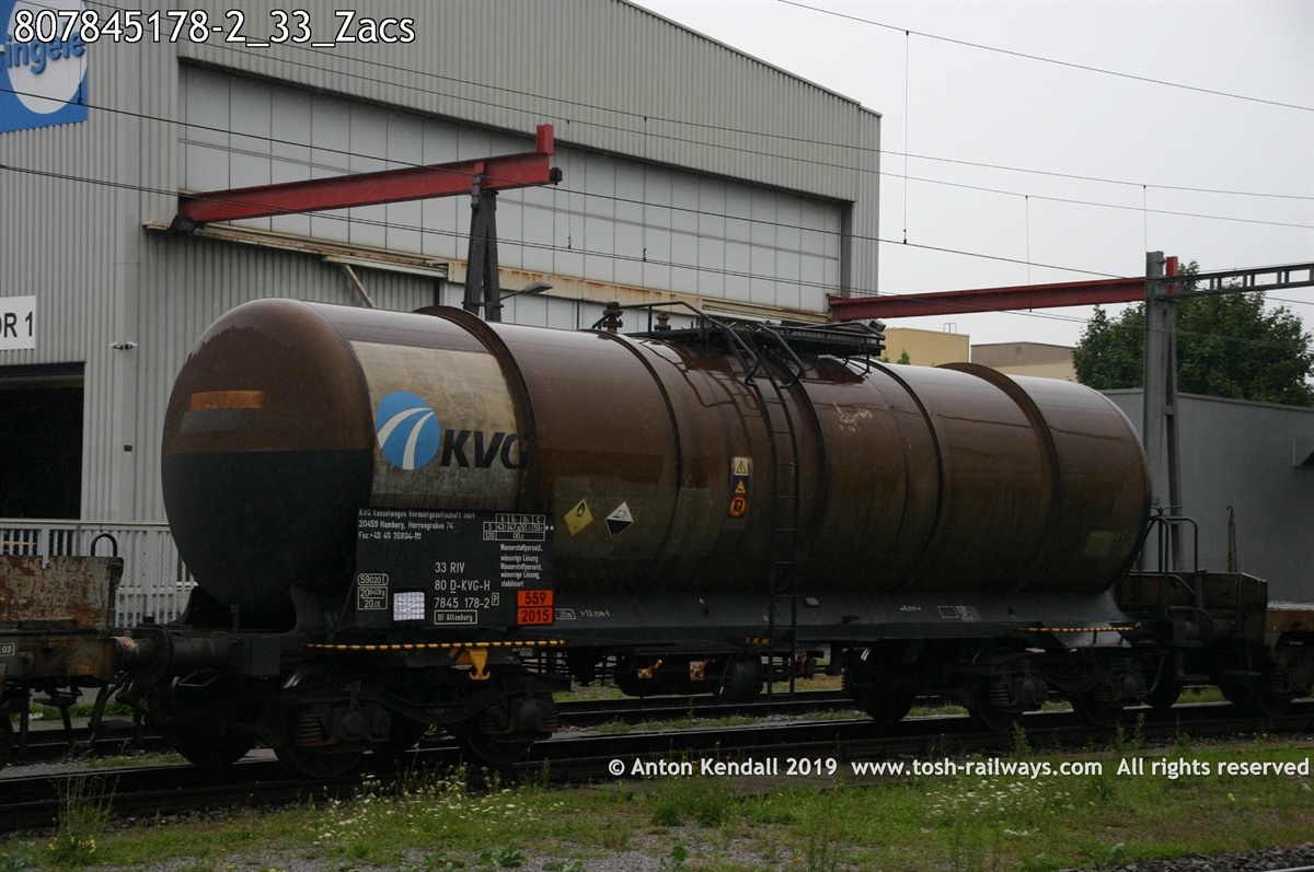 807845178-2_33_Zacs.jpg